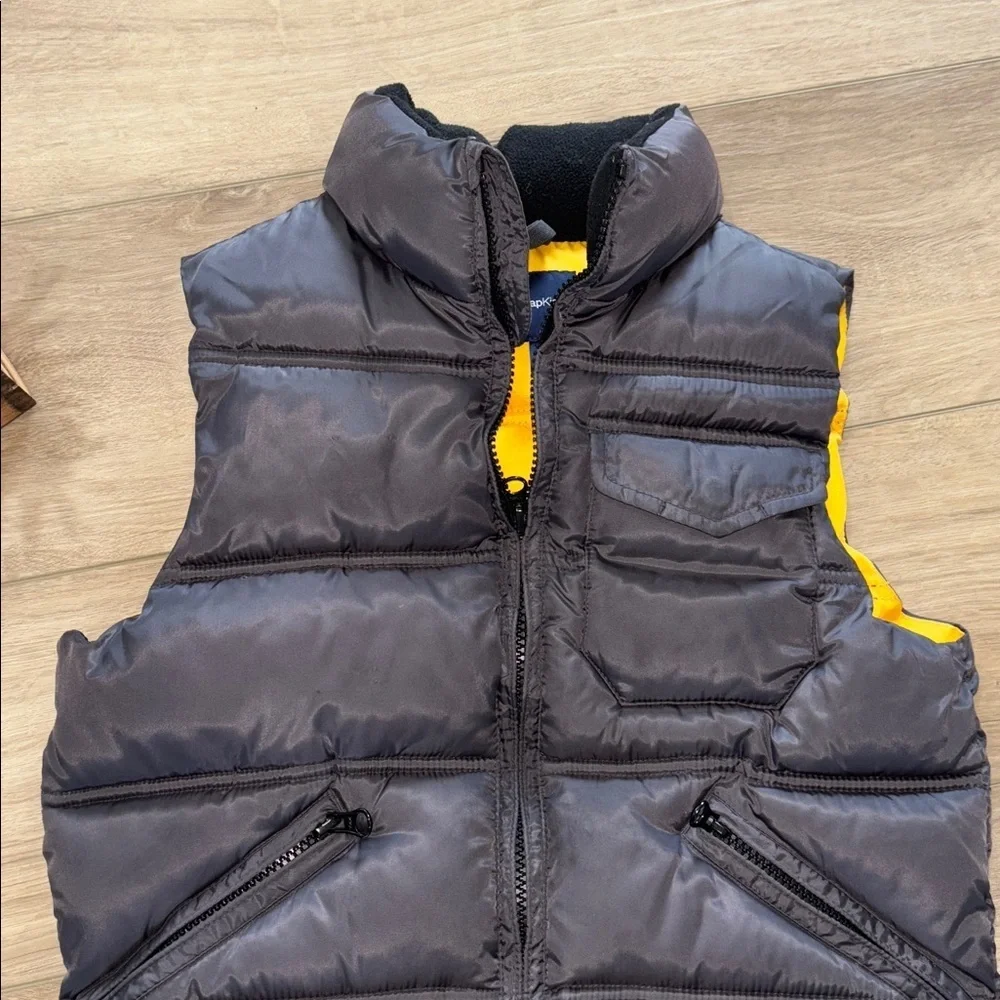 GAP Kids gray and Yellow Puffer vest size small 6/7